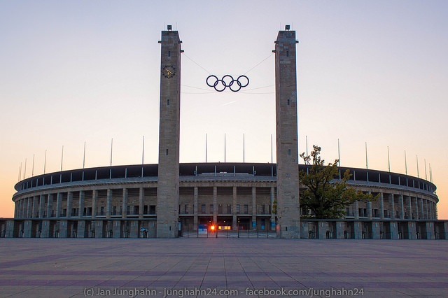 Stadionhenge am Olympiastadion Berlin - ein Schauspiel des Himmel im Oktober