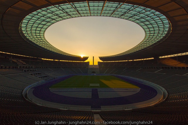 Das charakteristische Dach im Olympiastadion Berlin