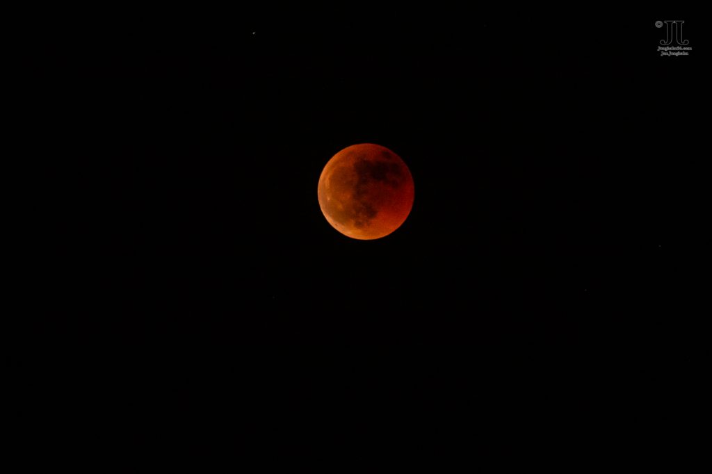 Diesen Blutmond wird man bei der Halbschattenfinsternis über Europa nicht sehen können.